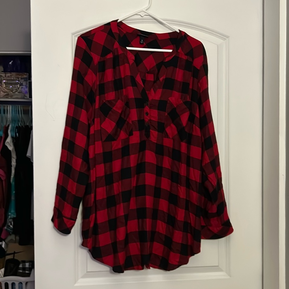 Torrid size 3 long sleeve top with v neck and half top buttons